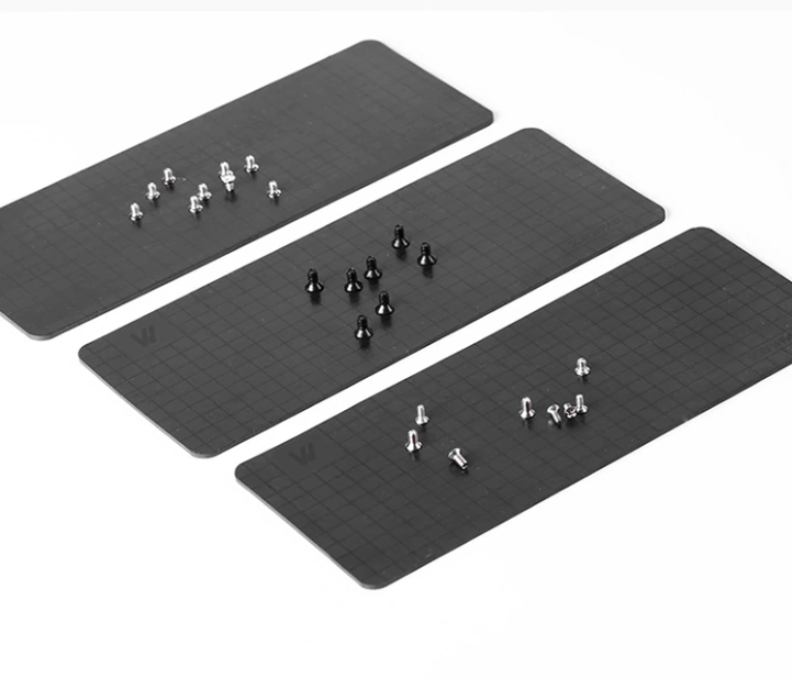 magnetic wowpad and small screw bits